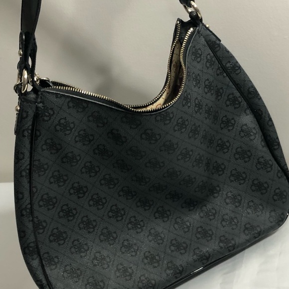 Never Worn Guess tote bags - Picture 4 of 7